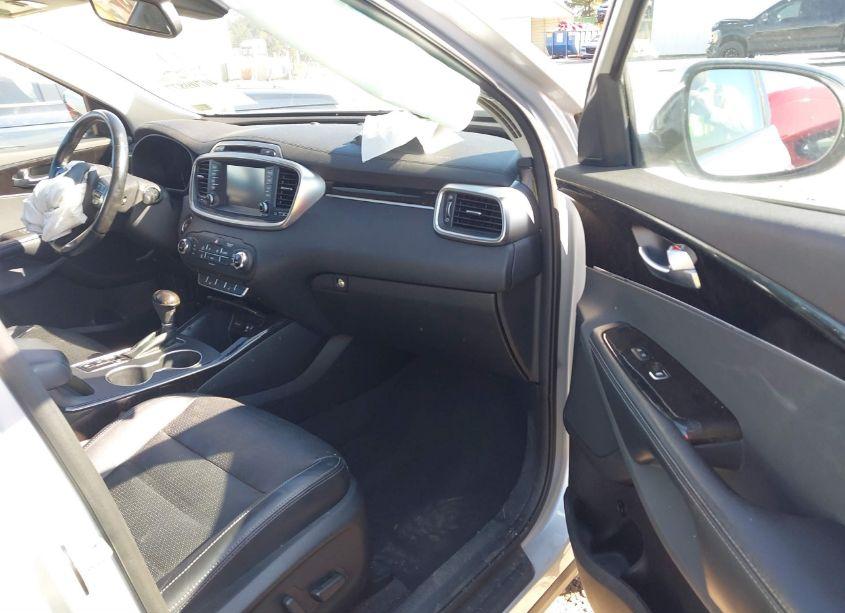 Photo 5 of 2018 Kia Sorento 3.3L EX (VIN 5XYPHDA5XJG380243)