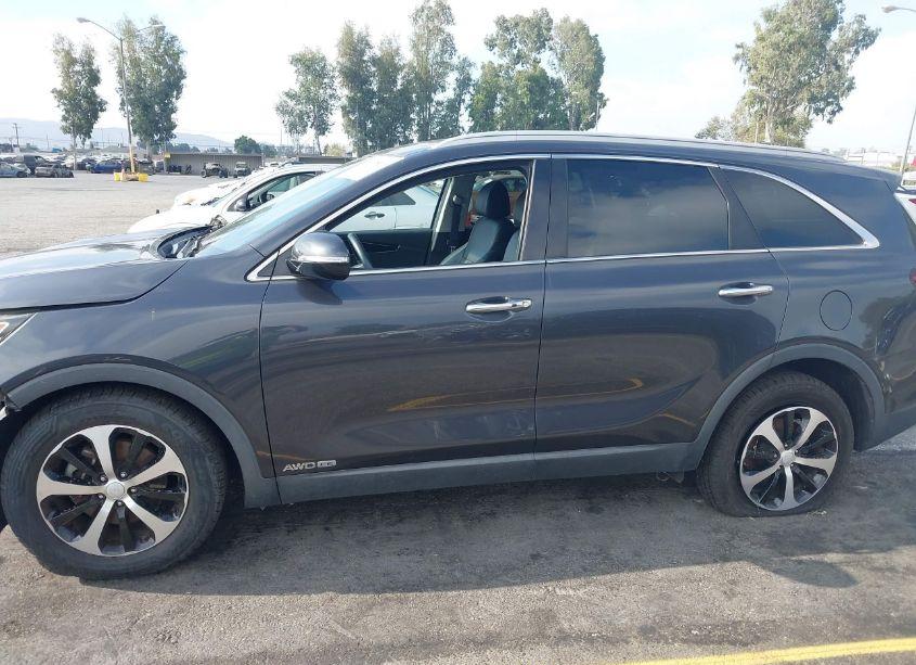 Photo 15 of 2018 Kia Sorento 3.3L EX (VIN 5XYPHDA5XJG427786)