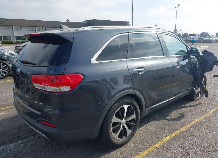 Photo 4 of 2018 Kia Sorento 3.3L EX (VIN 5XYPHDA5XJG427786)