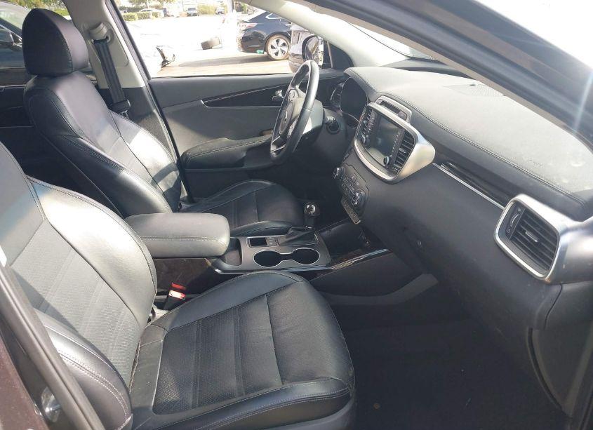 Photo 5 of 2018 Kia Sorento 3.3L EX (VIN 5XYPHDA5XJG427786)
