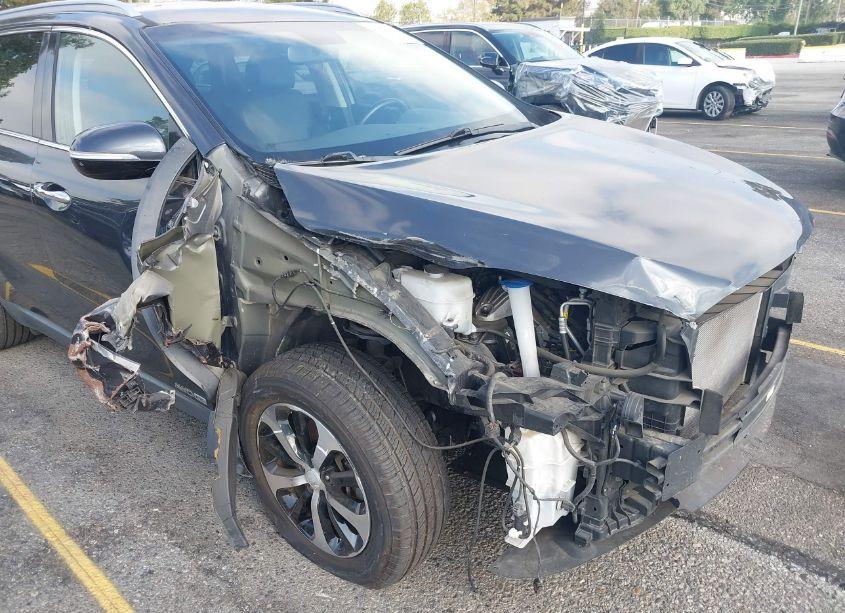 Photo 6 of 2018 Kia Sorento 3.3L EX (VIN 5XYPHDA5XJG427786)