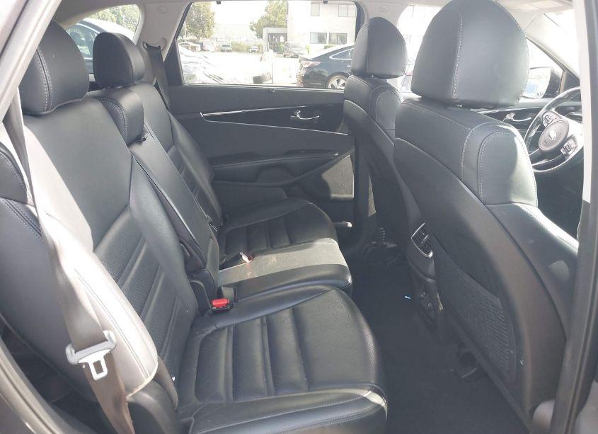 Photo 8 of 2018 Kia Sorento 3.3L EX (VIN 5XYPHDA5XJG427786)