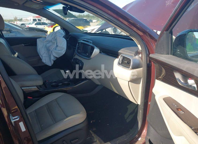 Photo 5 of 2019 Kia Sorento 3.3L EX (VIN 5XYPHDA5XKG537867)