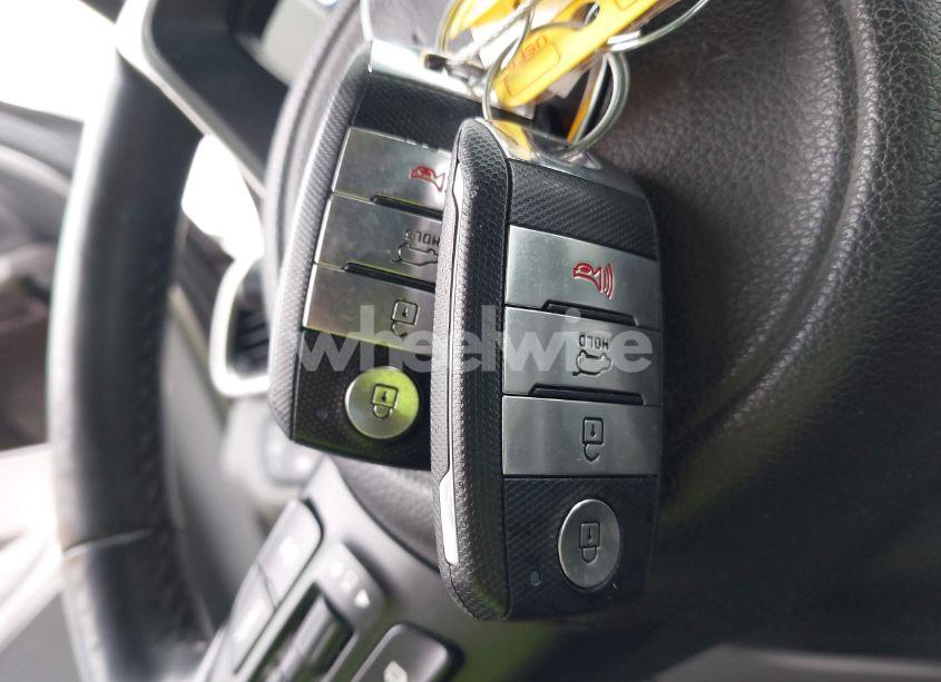 Photo 11 of 2017 Kia Sorento 3.3L SX (VIN 5XYPK4A50HG238723)