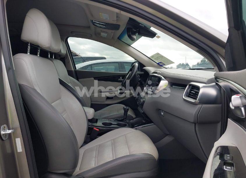 Photo 5 of 2017 Kia Sorento 3.3L SX (VIN 5XYPK4A50HG238723)