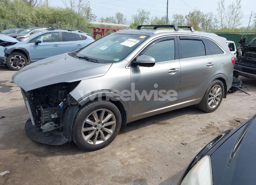 Photo 2 of 2018 Kia Sorento 3.3L SXL (VIN 5XYPK4A50JG362836)