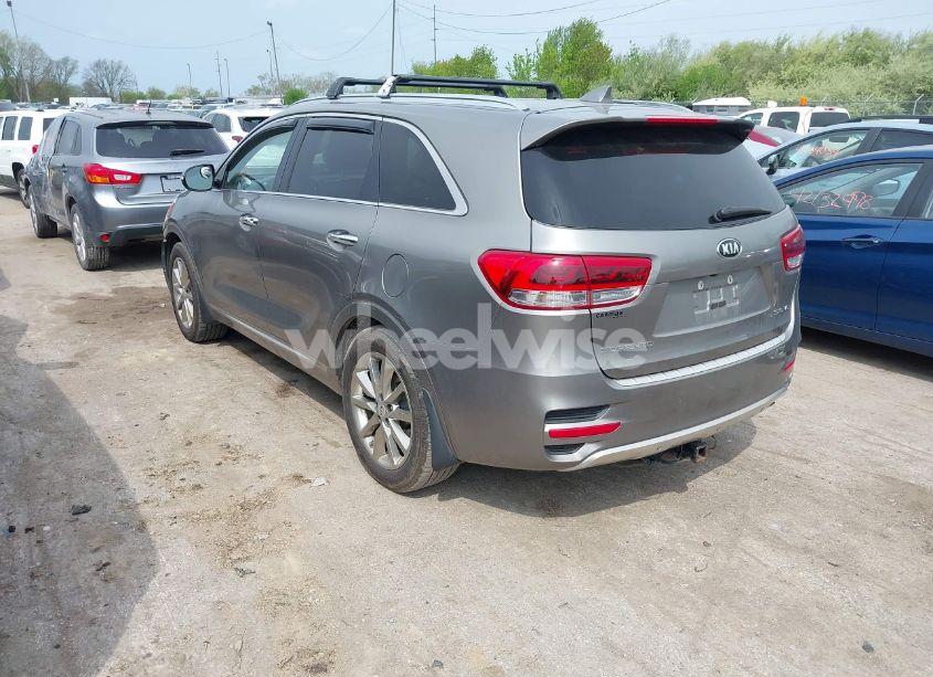 Photo 3 of 2018 Kia Sorento 3.3L SXL (VIN 5XYPK4A50JG362836)