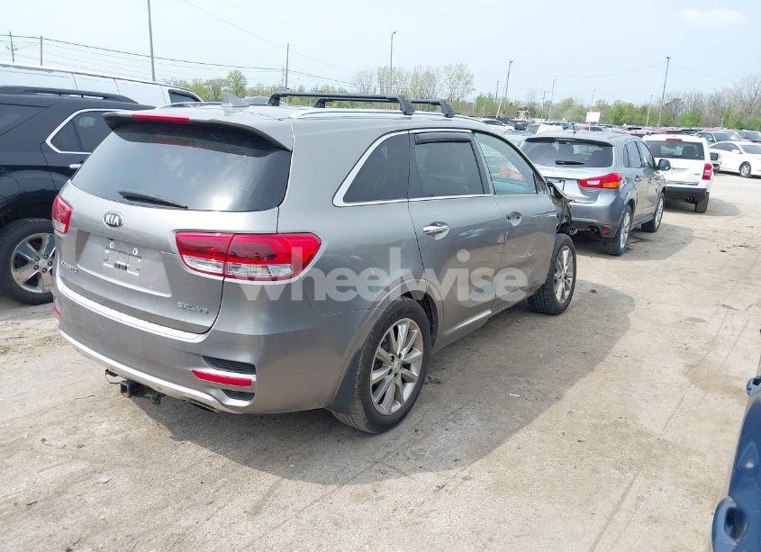 Photo 4 of 2018 Kia Sorento 3.3L SXL (VIN 5XYPK4A50JG362836)