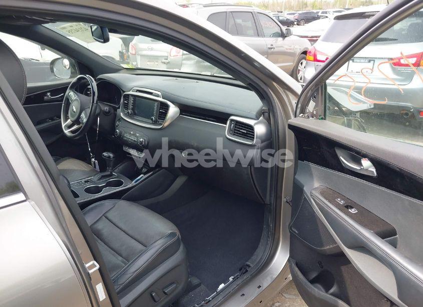 Photo 5 of 2018 Kia Sorento 3.3L SXL (VIN 5XYPK4A50JG362836)