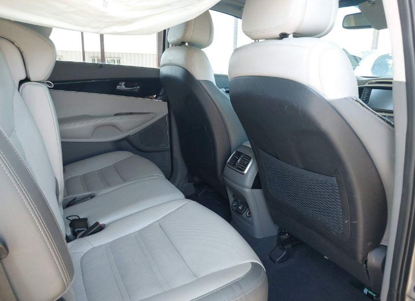 Photo 8 of 2016 Kia Sorento 3.3L SX (VIN 5XYPK4A51GG046838)