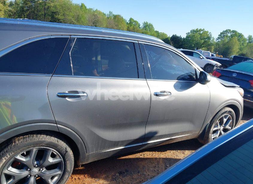 Photo 13 of 2018 Kia Sorento 3.3L SX (VIN 5XYPK4A51JG369469)