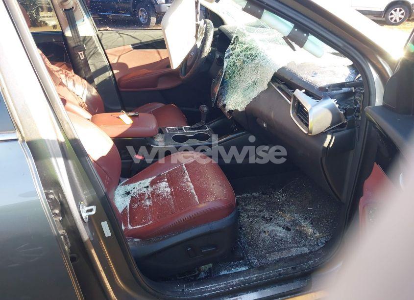 Photo 5 of 2018 Kia Sorento 3.3L SX (VIN 5XYPK4A51JG369469)