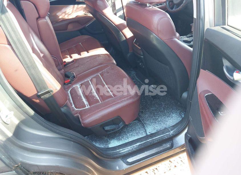 Photo 8 of 2018 Kia Sorento 3.3L SX (VIN 5XYPK4A51JG369469)