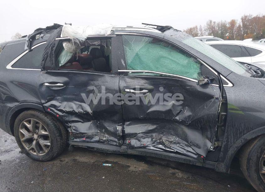 Photo 13 of 2018 Kia Sorento 3.3L SX (VIN 5XYPK4A51JG378138)