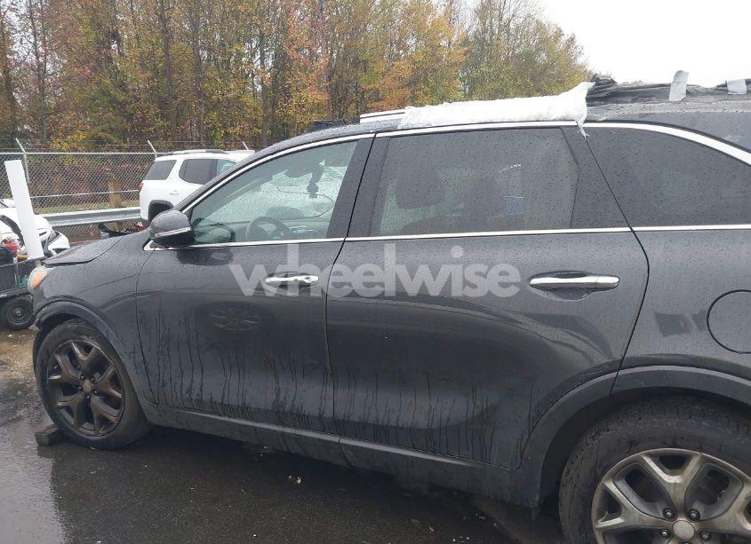 Photo 14 of 2018 Kia Sorento 3.3L SX (VIN 5XYPK4A51JG378138)