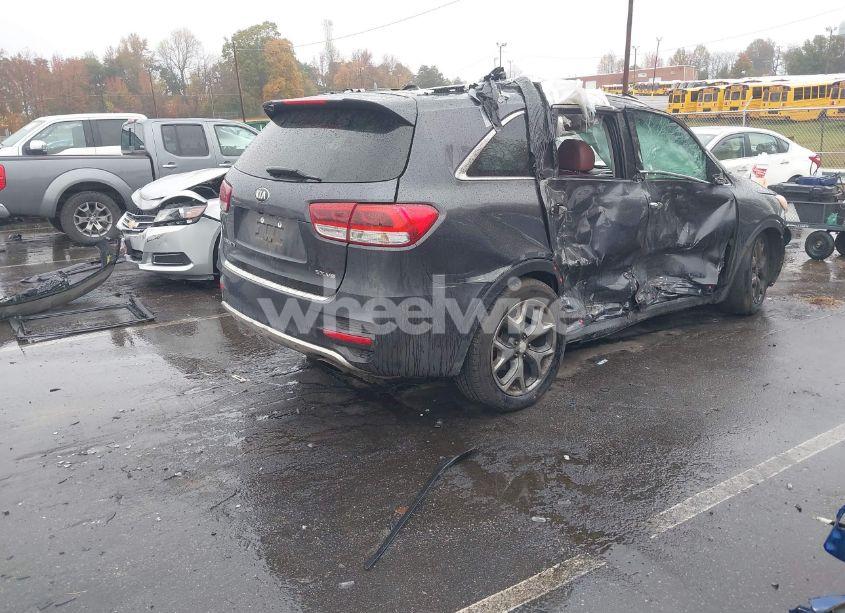 Photo 4 of 2018 Kia Sorento 3.3L SX (VIN 5XYPK4A51JG378138)