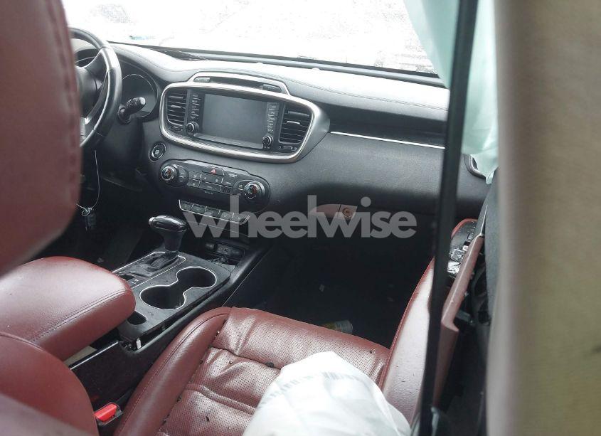 Photo 5 of 2018 Kia Sorento 3.3L SX (VIN 5XYPK4A51JG378138)