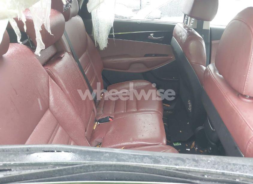 Photo 8 of 2018 Kia Sorento 3.3L SX (VIN 5XYPK4A51JG378138)