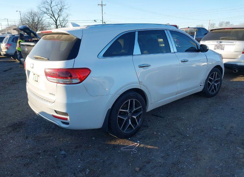 Photo 4 of 2016 Kia Sorento 3.3L SX (VIN 5XYPK4A52GG073529)