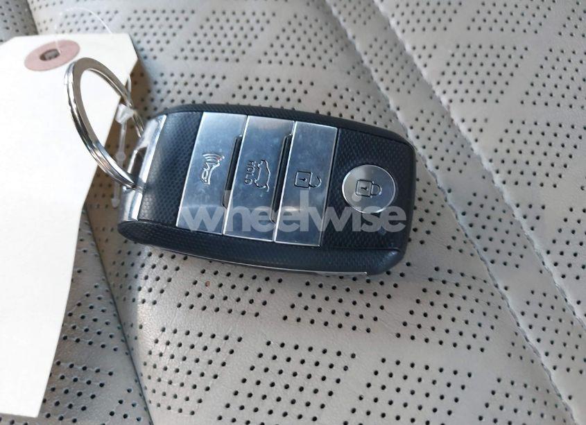 Photo 11 of 2017 Kia Sorento 3.3L SXL (VIN 5XYPK4A52HG304494)