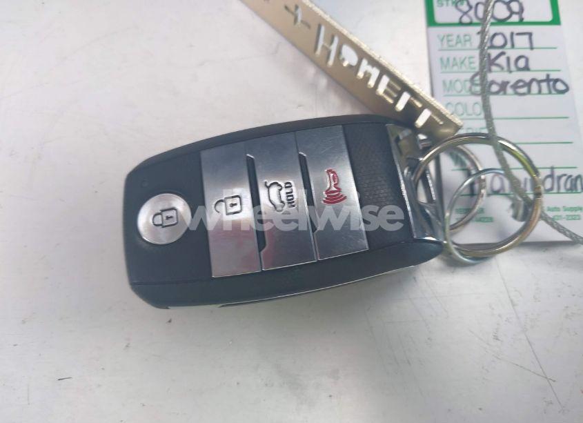 Photo 11 of 2017 Kia Sorento 3.3L SXL (VIN 5XYPK4A53HG202105)