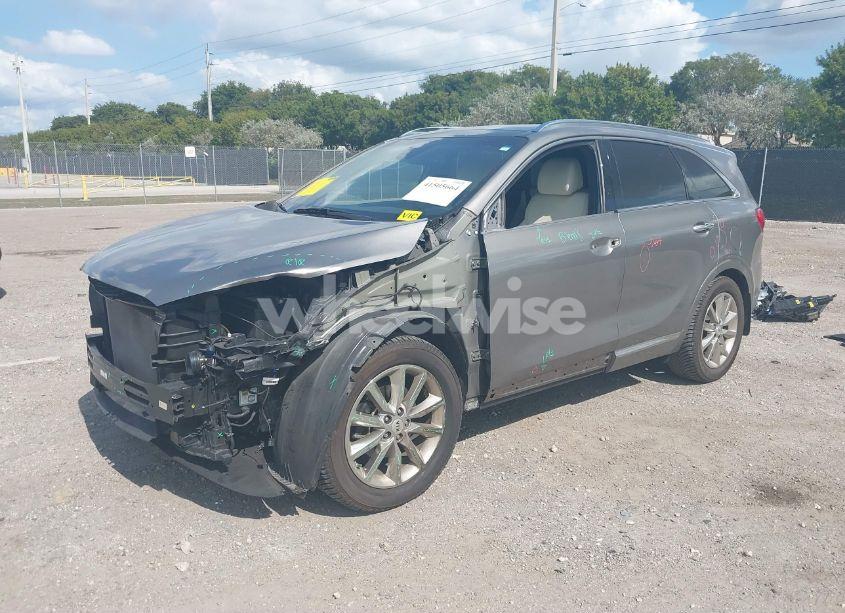 Photo 2 of 2017 Kia Sorento 3.3L SXL (VIN 5XYPK4A53HG202105)