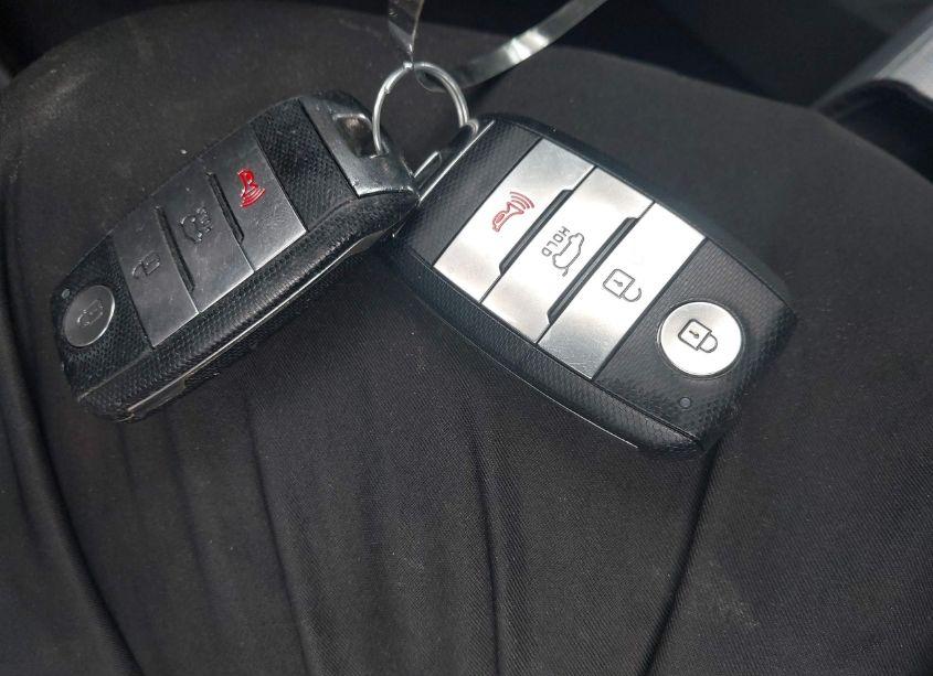 Photo 11 of 2017 Kia Sorento 3.3L SX (VIN 5XYPK4A54HG192605)