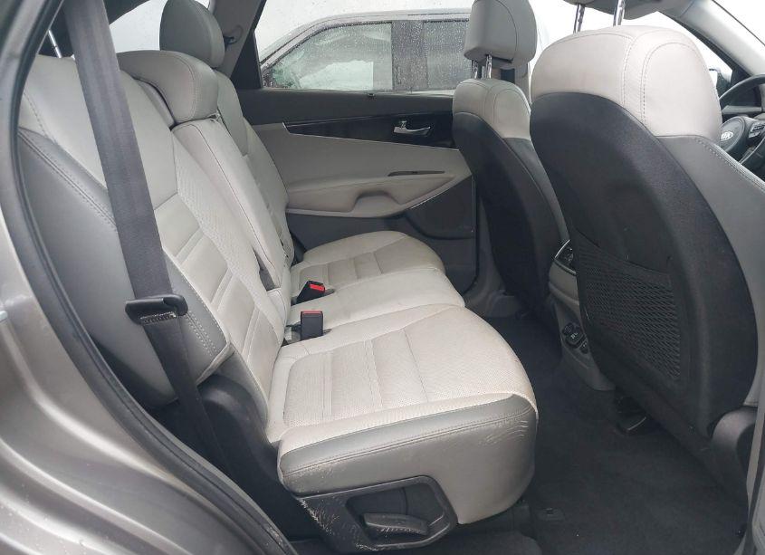Photo 8 of 2017 Kia Sorento 3.3L SX (VIN 5XYPK4A54HG192605)