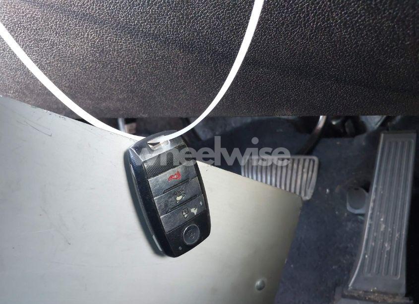 Photo 11 of 2016 Kia Sorento 3.3L SX (VIN 5XYPK4A55GG083584)