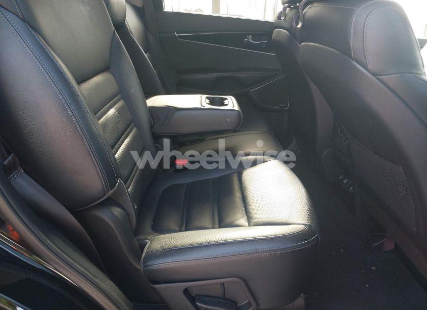 Photo 8 of 2016 Kia Sorento 3.3L SX (VIN 5XYPK4A57GG023001)