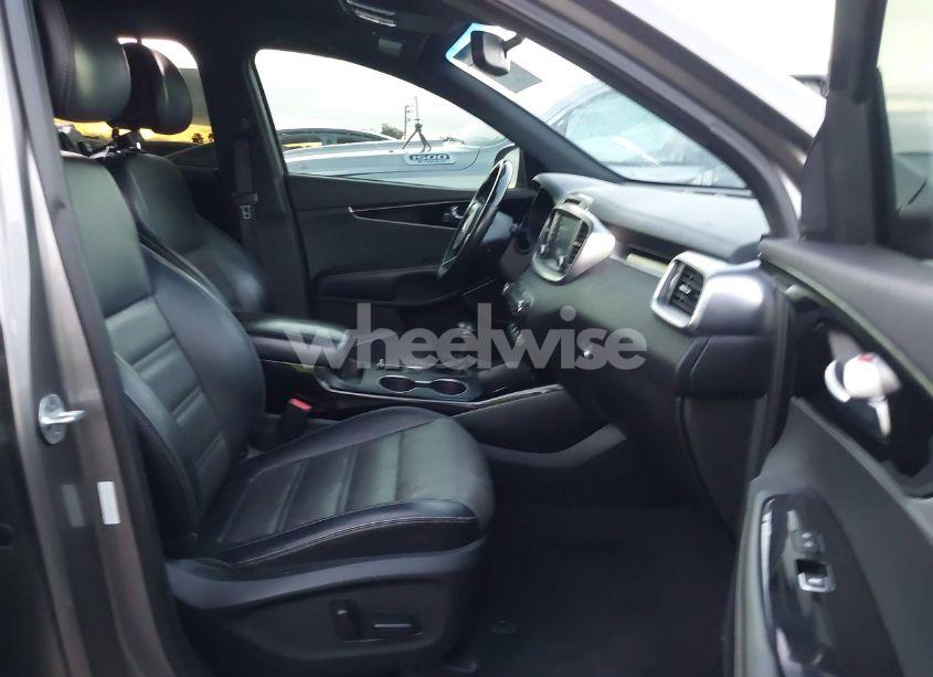 Photo 5 of 2016 Kia Sorento 3.3L SXL (VIN 5XYPK4A57GG071226)