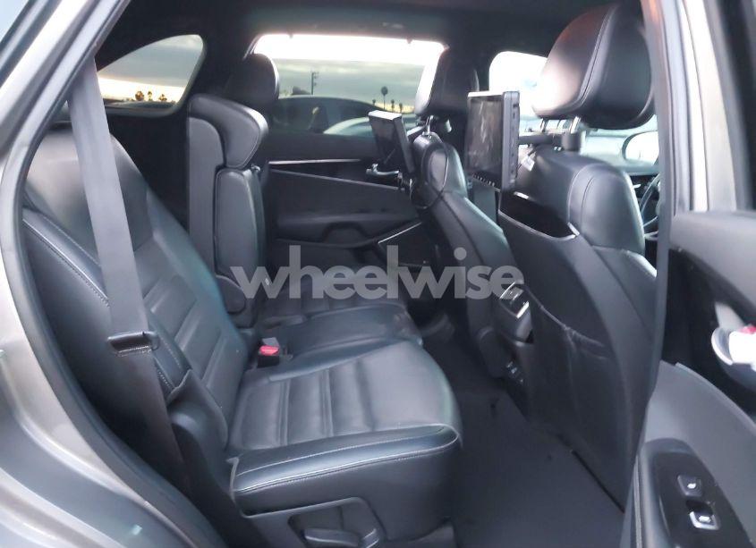 Photo 8 of 2016 Kia Sorento 3.3L SXL (VIN 5XYPK4A57GG071226)