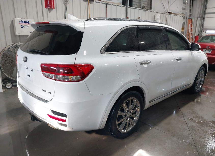 Photo 4 of 2018 Kia Sorento 3.3L SXL (VIN 5XYPK4A57JG398328)