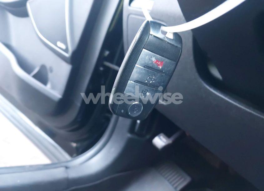 Photo 11 of 2016 Kia Sorento 3.3L SXL (VIN 5XYPK4A58GG067007)