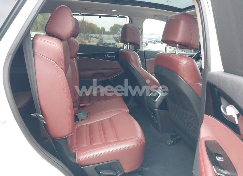 Photo 8 of 2017 Kia Sorento 3.3L SX (VIN 5XYPK4A58HG226884)