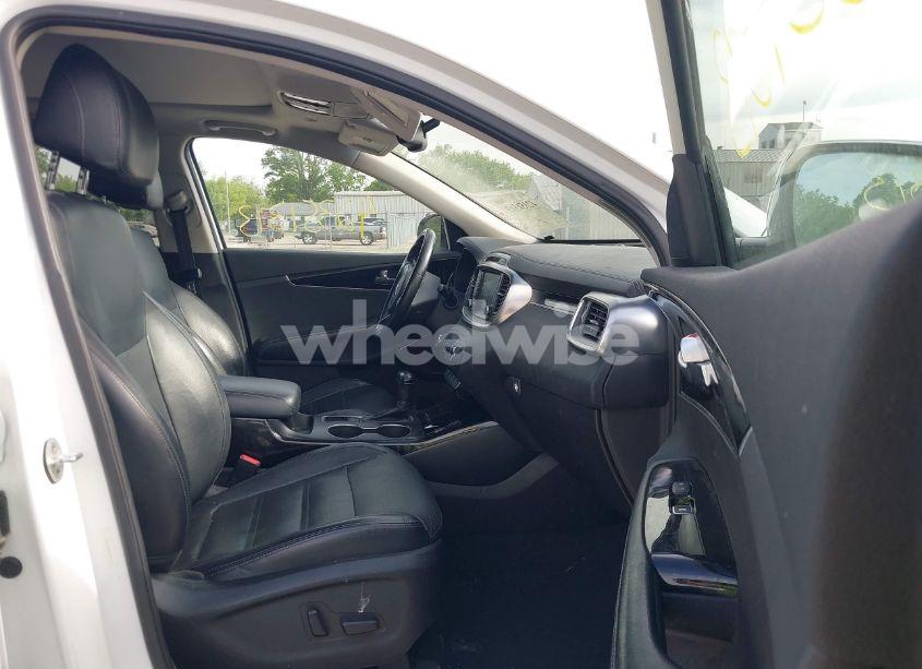 Photo 5 of 2017 Kia Sorento 3.3L SX (VIN 5XYPK4A58HG251610)