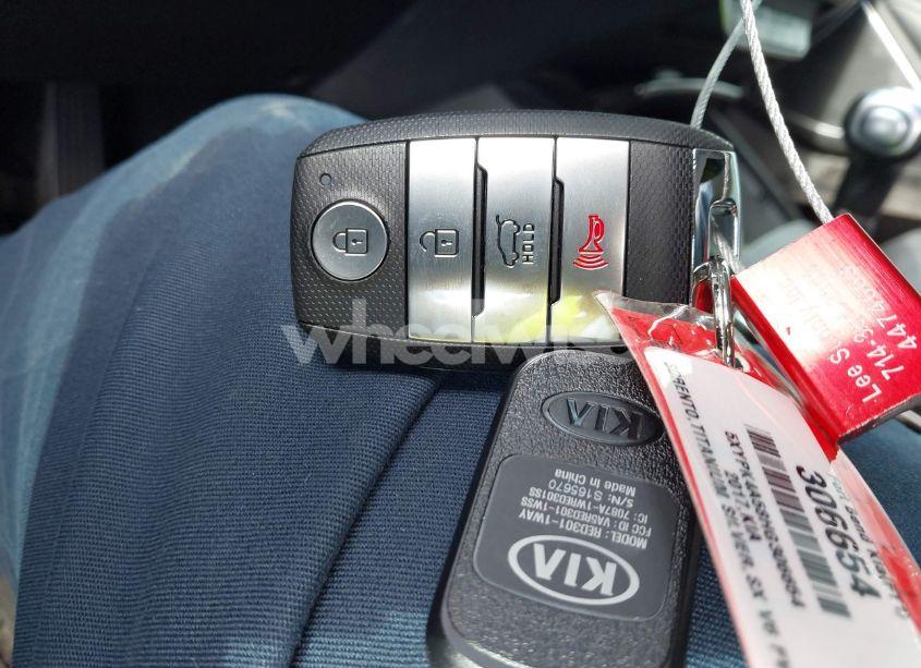 Photo 11 of 2017 Kia Sorento 3.3L SX (VIN 5XYPK4A58HG306654)