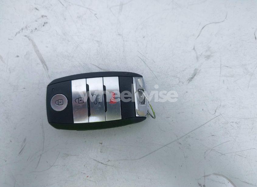 Photo 11 of 2017 Kia Sorento 3.3L SX (VIN 5XYPK4A59HG253995)