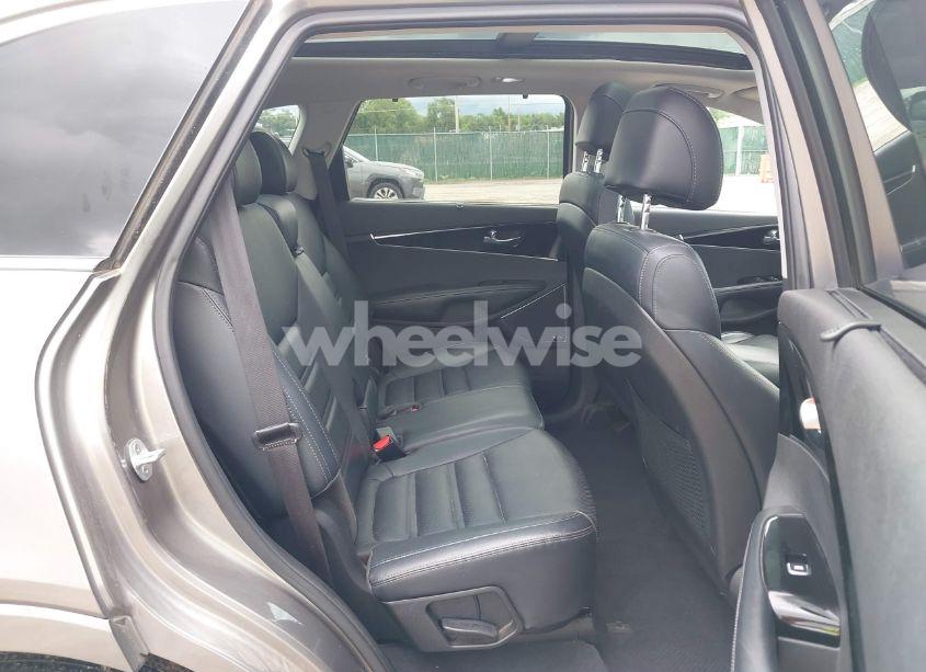 Photo 8 of 2017 Kia Sorento 3.3L SX (VIN 5XYPK4A59HG253995)
