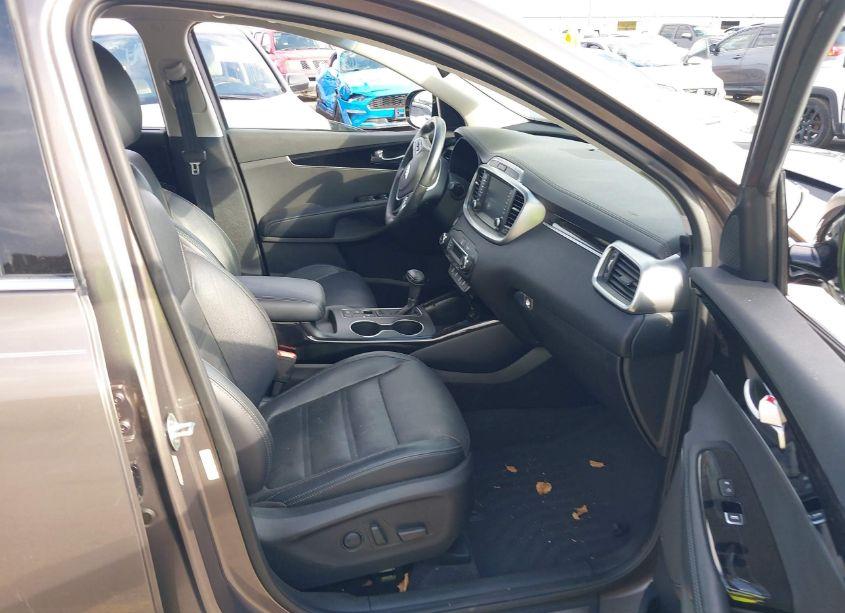 Photo 5 of 2019 Kia Sorento 3.3L SX (VIN 5XYPK4A5XKG472746)