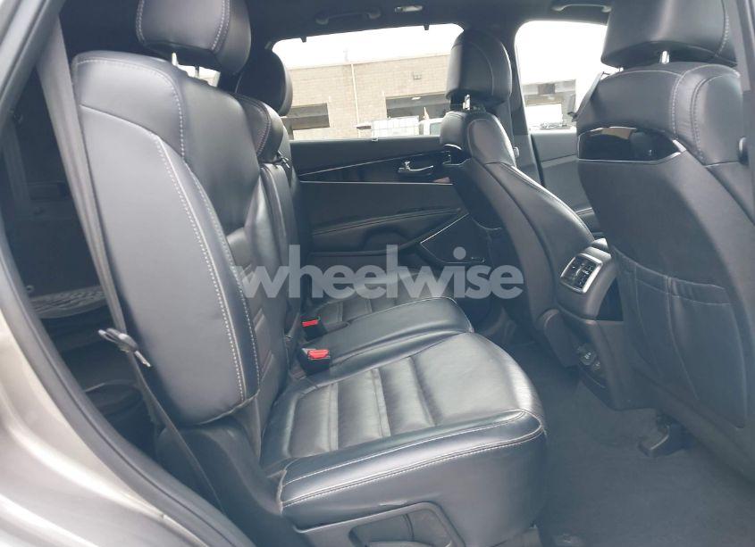 Photo 8 of 2017 Kia Sorento 3.3L SXL (VIN 5XYPKDA50HG295519)