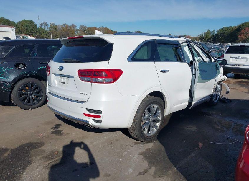 Photo 4 of 2018 Kia Sorento 3.3L SX (VIN 5XYPKDA51JG426818)