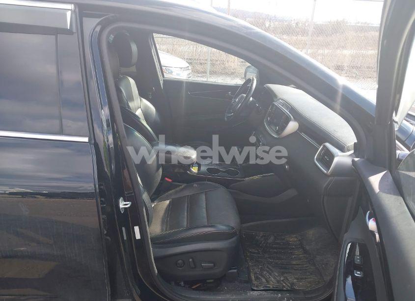 Photo 5 of 2019 Kia Sorento 3.3L SXL (VIN 5XYPKDA51KG462171)