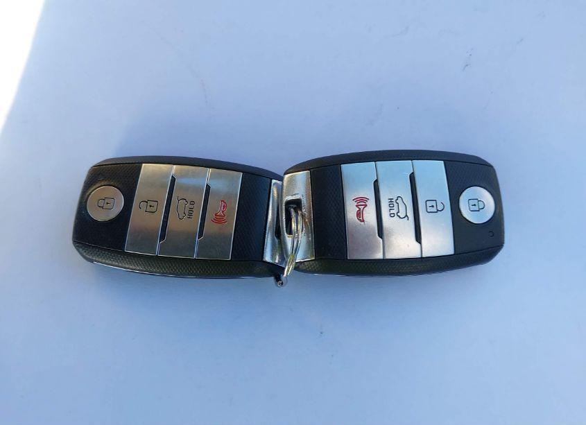 Photo 11 of 2016 Kia Sorento 3.3L SX (VIN 5XYPKDA52GG164803)