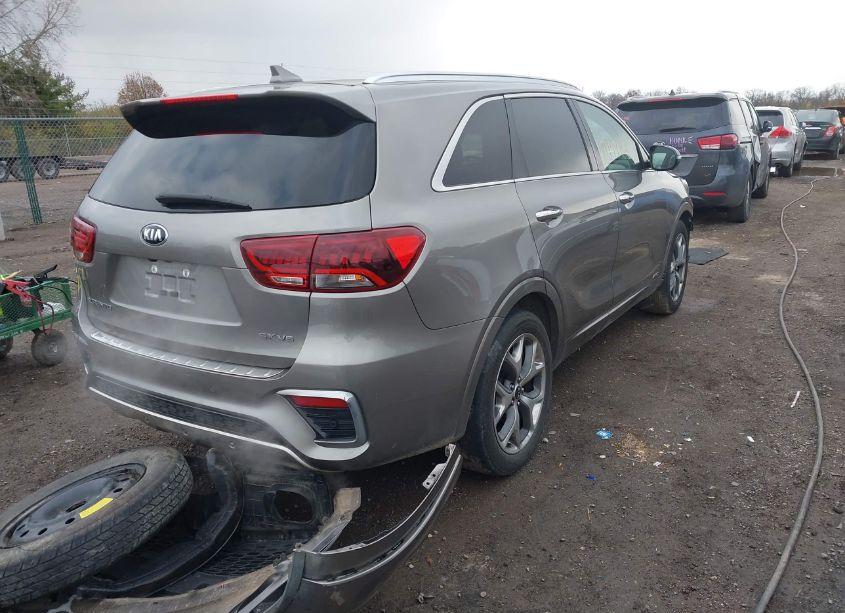 Photo 4 of 2019 Kia Sorento 3.3L SX (VIN 5XYPKDA53KG538232)
