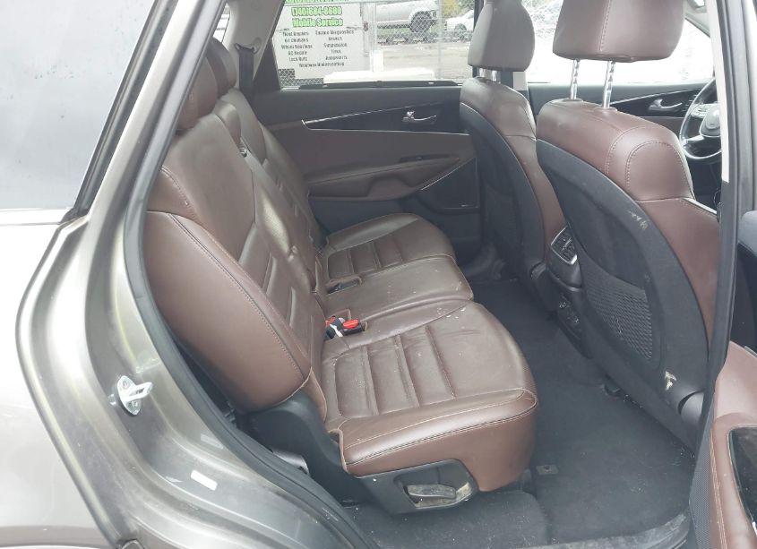 Photo 8 of 2019 Kia Sorento 3.3L SX (VIN 5XYPKDA53KG538232)