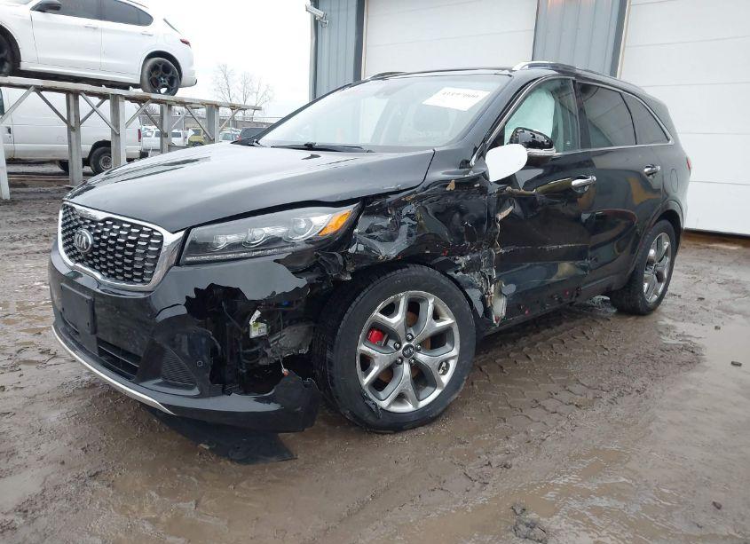 Photo 2 of 2019 Kia Sorento 3.3L SX (VIN 5XYPKDA53KG543396)