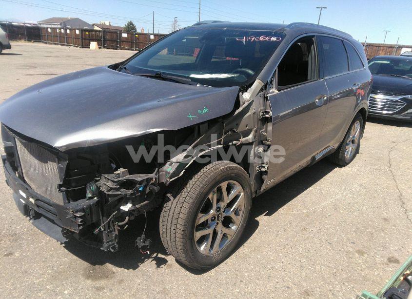 Photo 2 of 2019 Kia Sorento 3.3L SXL (VIN 5XYPKDA54KG509063)