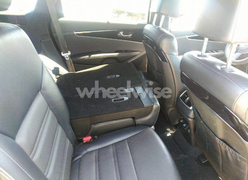 Photo 8 of 2019 Kia Sorento 3.3L SXL (VIN 5XYPKDA54KG509063)