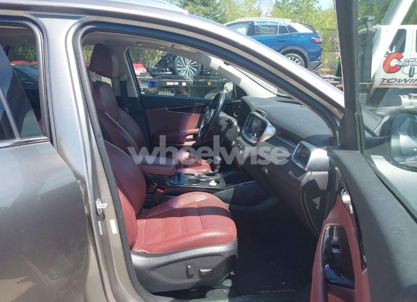Photo 5 of 2017 Kia Sorento 3.3L SX (VIN 5XYPKDA56HG242677)